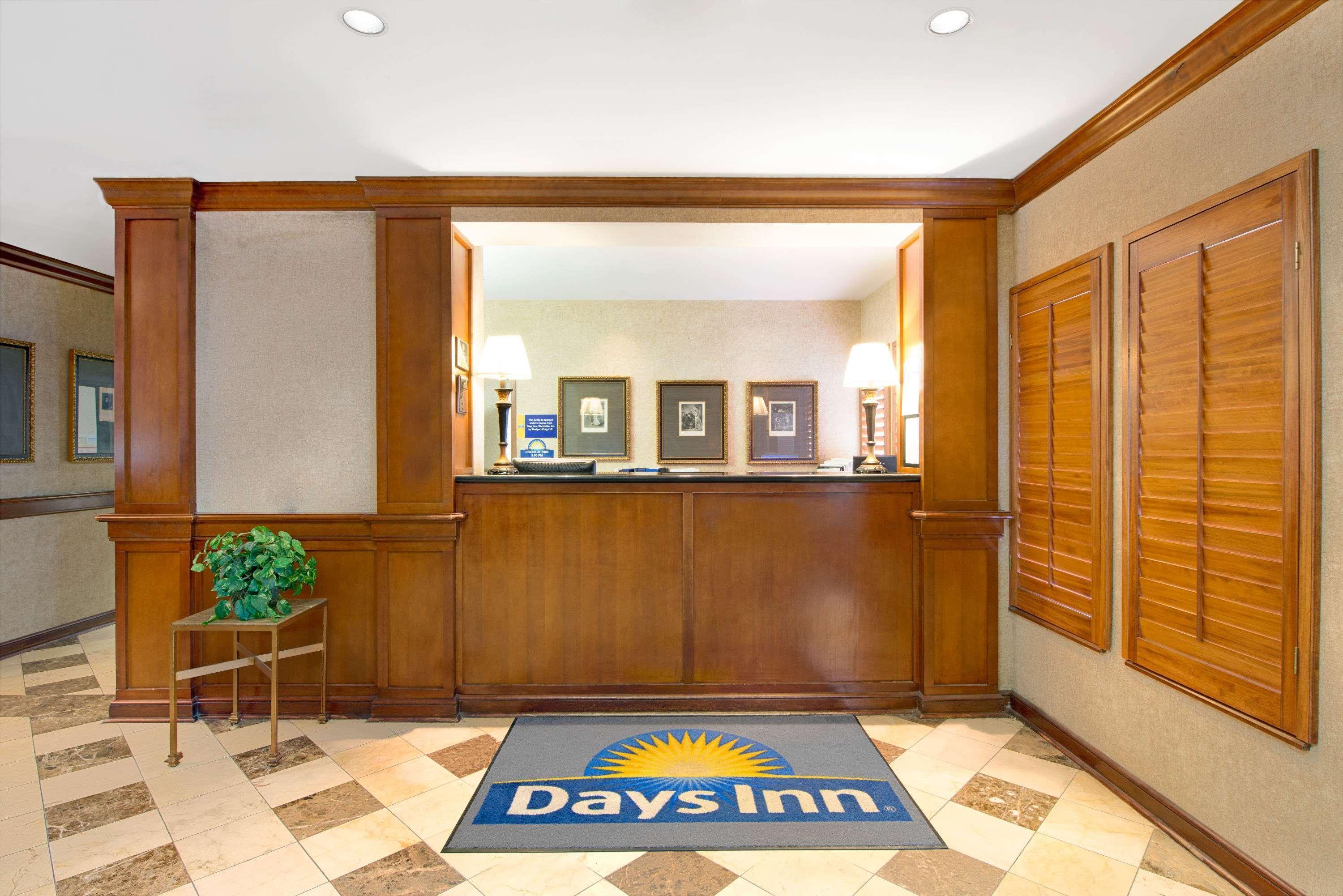 Days Inn By Wyndham St. Louis/Westport Mo Maryland Heights Buitenkant foto