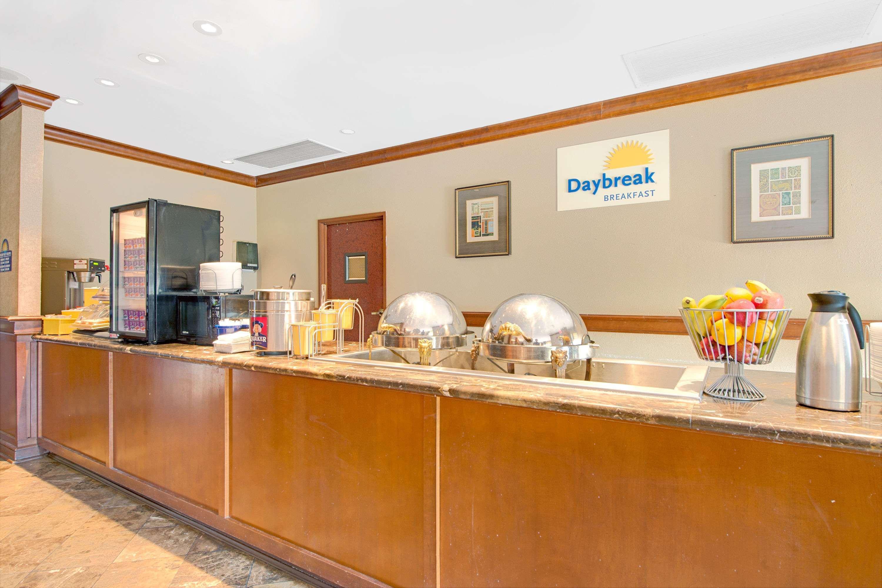 Days Inn By Wyndham St. Louis/Westport Mo Maryland Heights Buitenkant foto